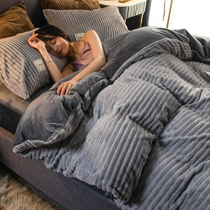 Velvet WarmNest | Ultra-soft velvet duvet cover for royal sleep