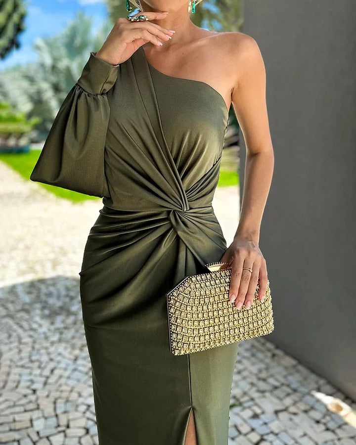Kassandra - Long-sleeved pleated one-shoulder dress