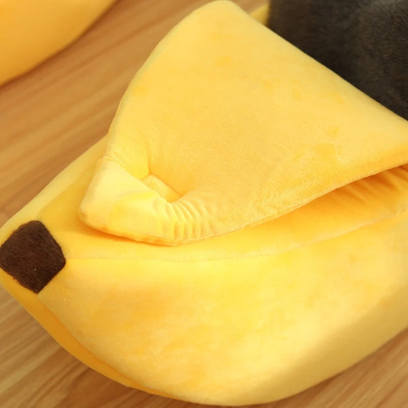 Katzenliebe | Bananenförmiges Kuschelbett für ultimativen Komfort