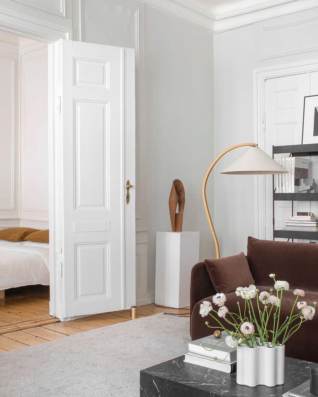 Caprani floor lamp