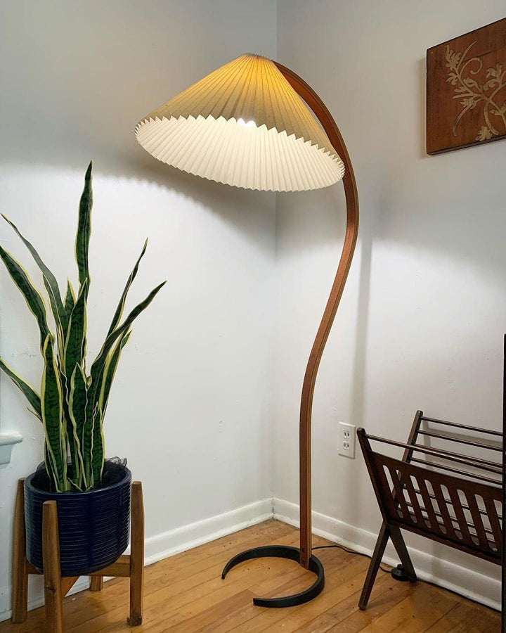 Caprani floor lamp