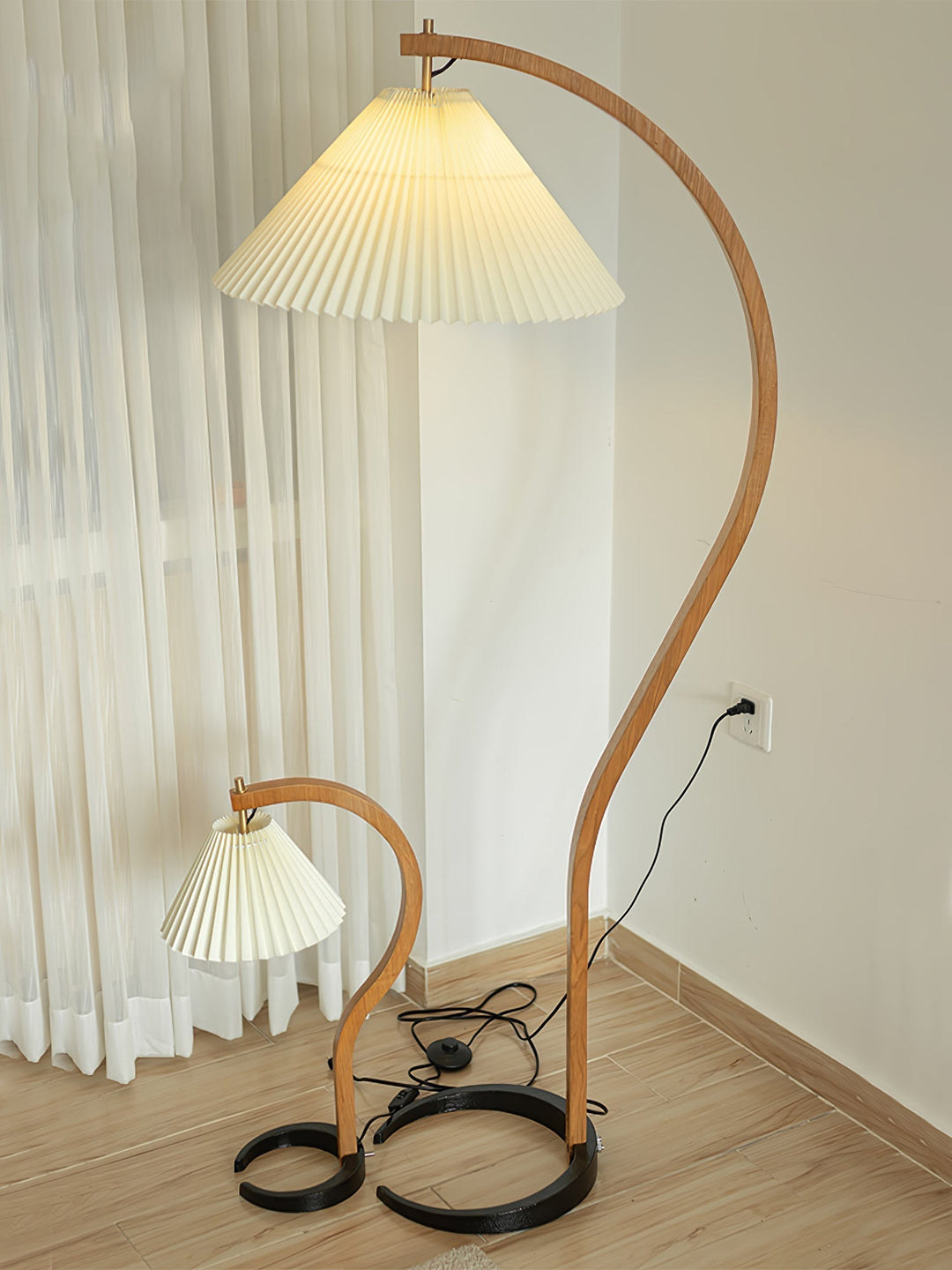 Caprani floor lamp