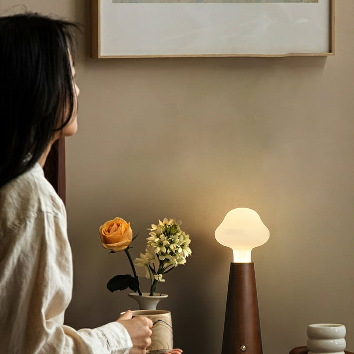 Cloudlet table lamp
