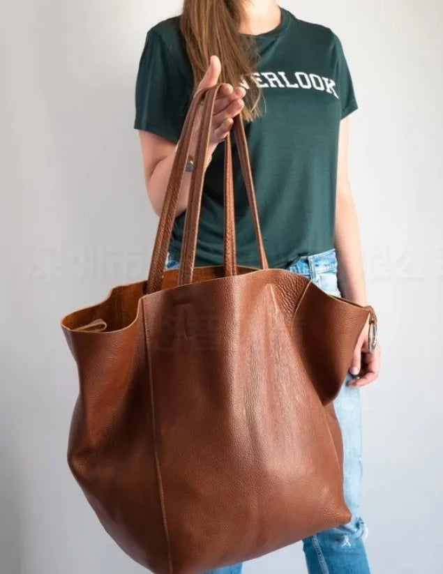 Sophie | Elegant brown leather bag in oversize with matching wallet