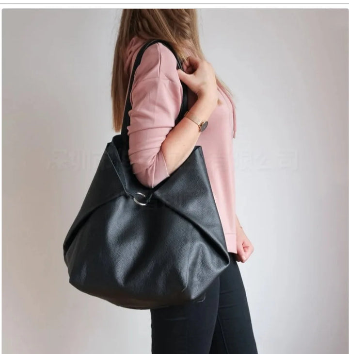 Sophie | Elegant brown leather bag in oversize with matching wallet