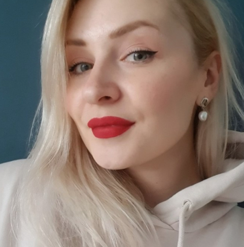 LilyLush - TEAYASON 4Pcs waterproof, comfortable and flawless lipstick 