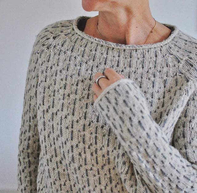 Olyvia - Elegant grey boat neck sweater
