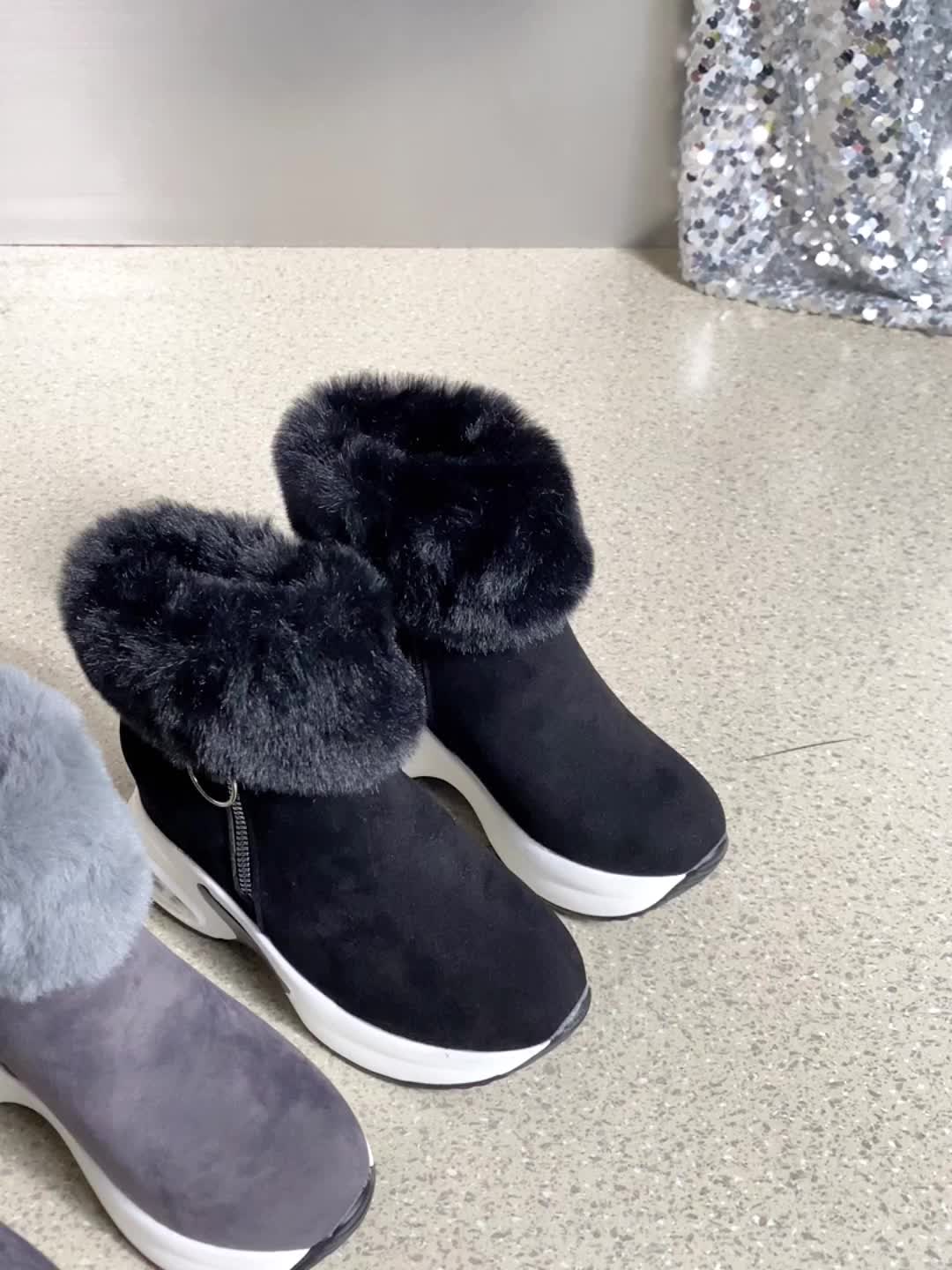 PolarWear™ Comfortable boots with side zipper 