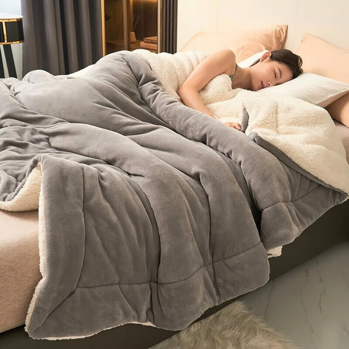 CozyCuddle™ - Hug the warm blanket 